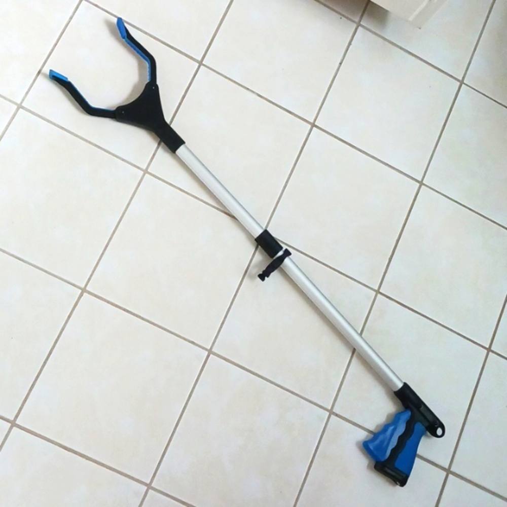 32" Foldable Reaching Aid Device